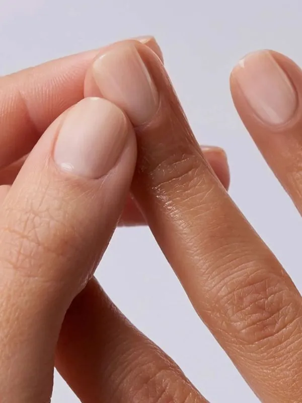 Soin réparateur pour les ongles pendant et après la chimiothérapie Même