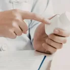 Pourquoi l'hormonothérapie n'est-elle pas toujours prescrite ?